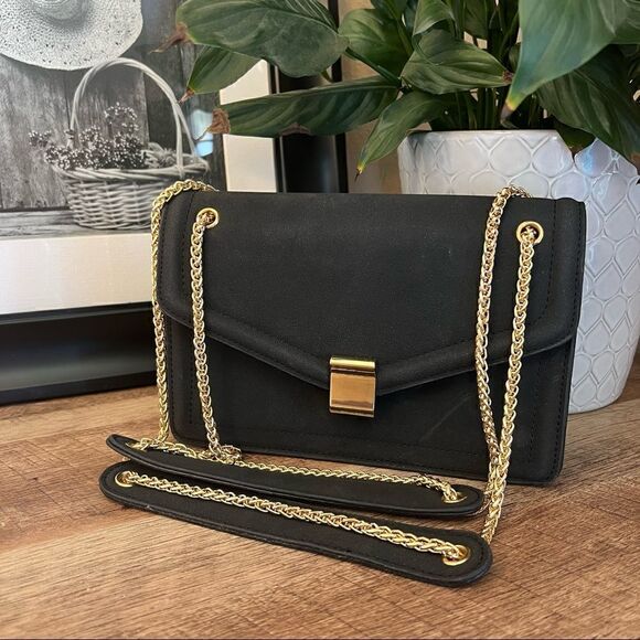 ⚜️Stylish Black and gold bag🖤 - Picture 1 of 8